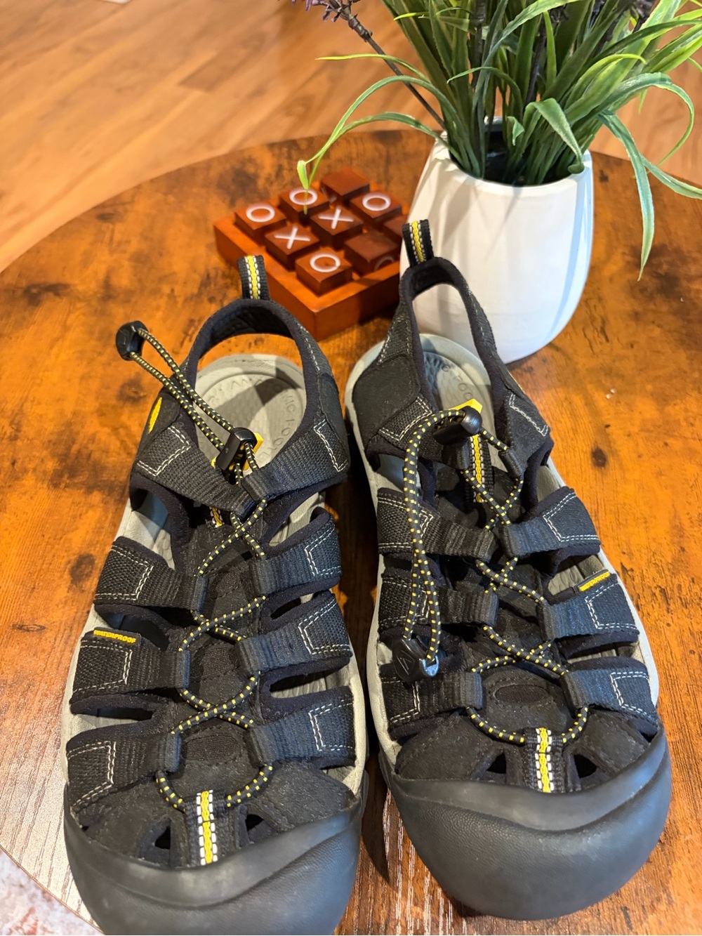 KEEN Women's Newport H2 Waterproof Hiking Sandals Black/Gray